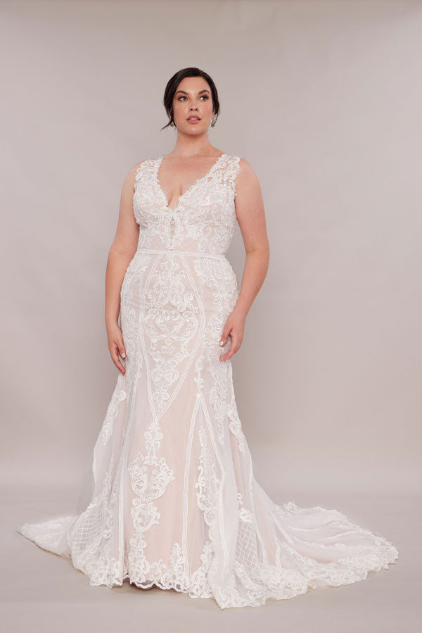 Mermaid style wedding dress - Fitted gown - Plus Size Perfection Bridal