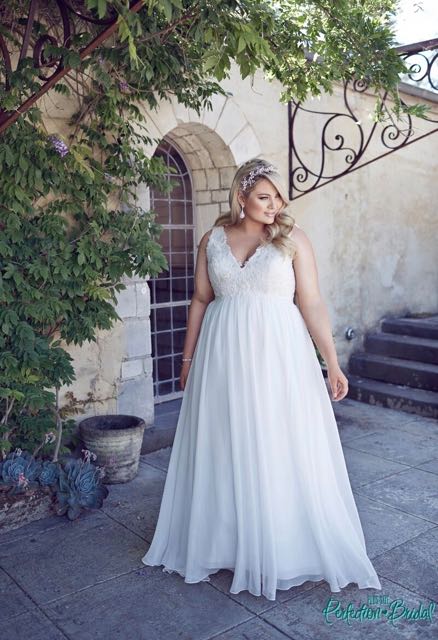 Andrea Simple plus size empire line. Plus Size Perfection Bridal