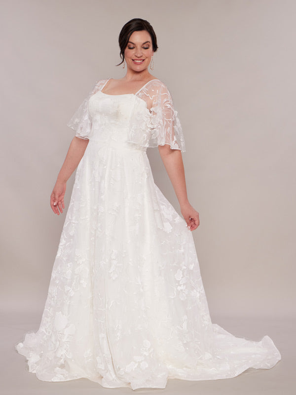 Lace Sweetheart Neckline Plus Size Wedding Dress