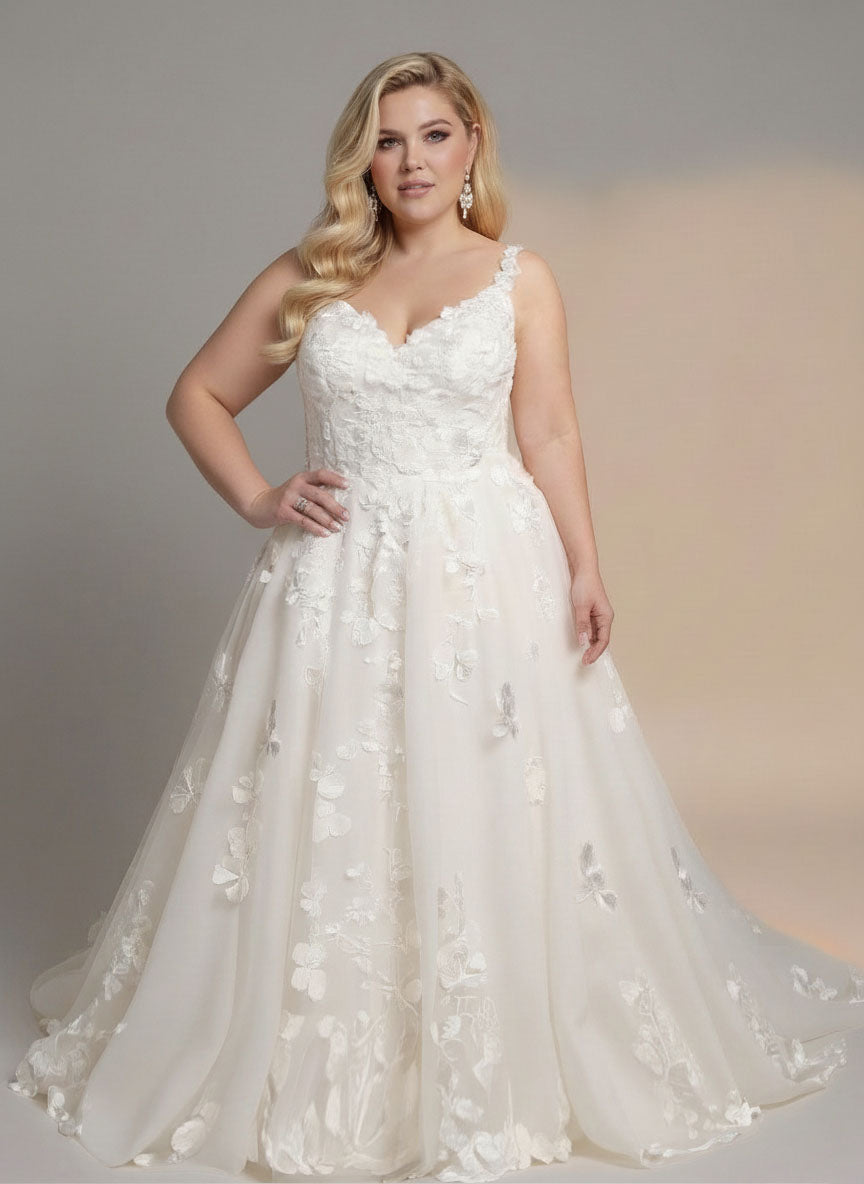 Plus Size Ivory wedding dress Sunny - With long Sleeves